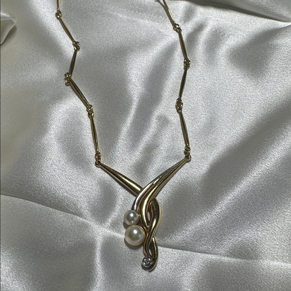 Elegant Gold and Silver Necklace with Pearl Accents - Picture 6 of 9
